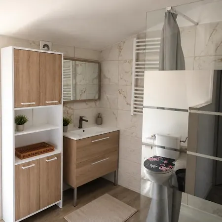 Maison Cuisine Equipee Et Jardin Potager * ليْ